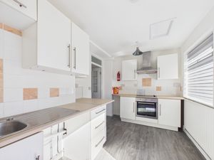 Kitchen 2b- click for photo gallery